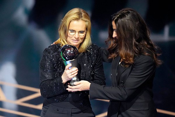Erhält den Preis für die beste FIFA-Frauentrainerin: Sarina Wiegman. - © John Walton/PA Wire/dpa