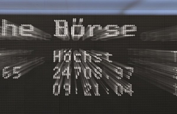 Trotz Wirtschaftsflaute erreicht der Dax einen Höchststand. - © Arne Dedert/dpa