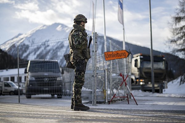 Der kleine Wintersportort Davos bereitet sich auf Dutzende Staats- und Regierungschefs vor. (Archivbild) - © Gian Ehrenzeller/KEYSTONE/dpa