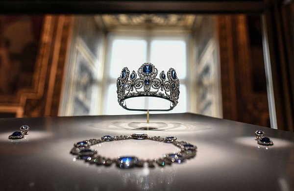 Die Einbrecher hatten es auf Frankreichs Kronjuwelen abgesehen (Archivbild). - © Stephane De Sakutin/AFP/dpa