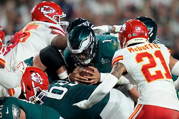 Hurts und die Eagles wollen es besser machen als vor zwei Jahren - © Ashley Landis/AP/dpa