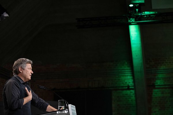 Robert Habeck ist mit sich im Reinen. - © Sebastian Christoph Gollnow/dpa