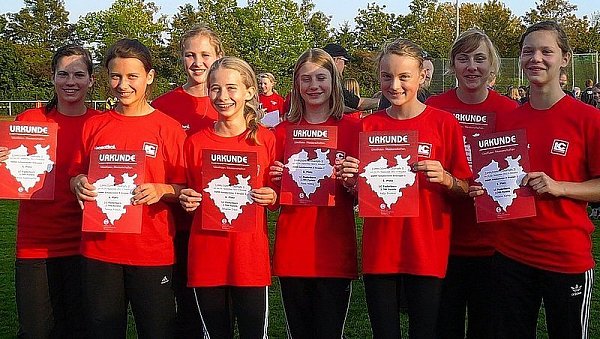 ( hinten v. l.) Mona Rademacher, Teresa Fritsch, Maya Spieß; (vorne v. l.) Johanna Traub, Fiona Halbig, Katja Drobner, Laura Pazmandi und Melanie Kamp. Es fehlt Svenja Holtgrewe.