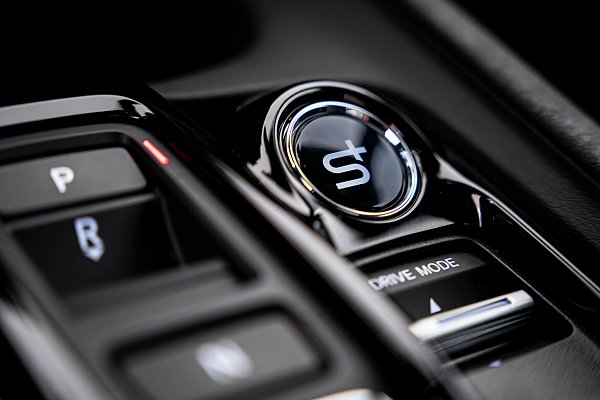 Press the Button: Mit dem S+-Shift-Getriebe zaubert Honda virtuelle Schaltsufen und sorgt für Sportwagenflair. - © Honda/dpa-tmn