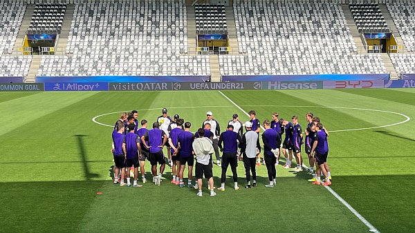 Die deutsche U21 stimmt sich auf das EM-Halbfinale ein. - © Christian Kunz/dpa