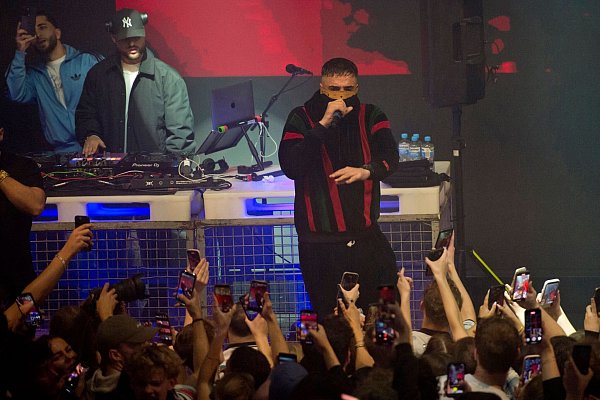 Haftbefehl spielte am Wochenende sein erstes Konzert nach dem Erscheinen der Netflix-Doku in Osnabrück. - © Philipp Hülsmann/dpa