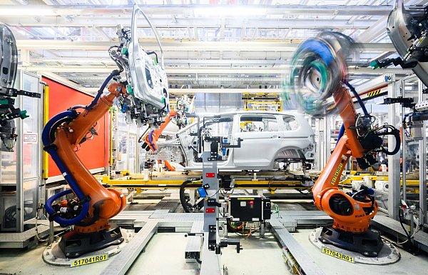 Insbesondere die Produktion in der Automobilindustrie ist zu Jahresbeginn gestiegen. - © Julian Stratenschulte/dpa