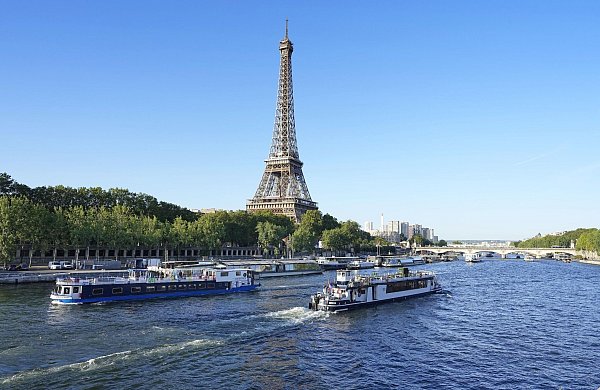 In Paris sind im August wegen der Ferien deutlich weniger Menschenmassen unterwegs. (Archivbild) - © -/kyodo/dpa