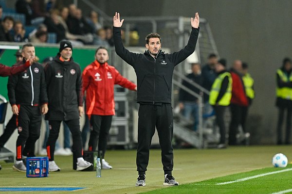 Ist ein Fan des VAR: Nürnbergs Trainer Miroslav Klose. - © Uwe Anspach/dpa