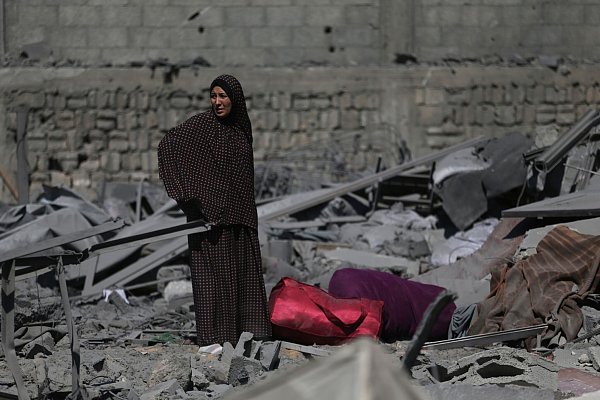 Israel hat die schätzungsweise rund eine Million Menschen in der Stadt Gaza mehrmals aufgerufen, in sogenannte humanitäre Zonen weiter südlich zu fliehen. - © Yousef Al Zanoun/AP/dpa
