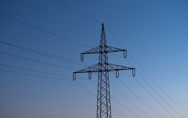 Der Ausbau der Stromnetze kostet viel Geld. - © Silas Stein/dpa