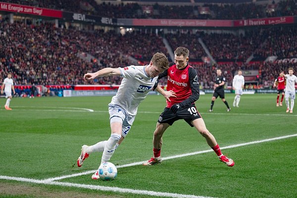 Im Spiel Leverkusen gegen Hoffenheim gab es die erste Schiedsrichter-Durchsage. - © Marius Becker/dpa