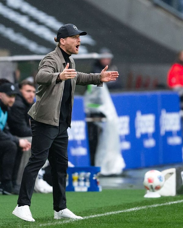 Gladbachs Coach Eugen Polanski hofft auf die Wende. - © Marius Becker/dpa
