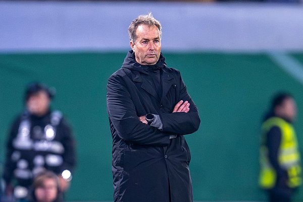 Leverkusens Trainer Kasper Hjulmand hofft auf eine Überraschung. (Archivfoto) - © David Inderlied/dpa