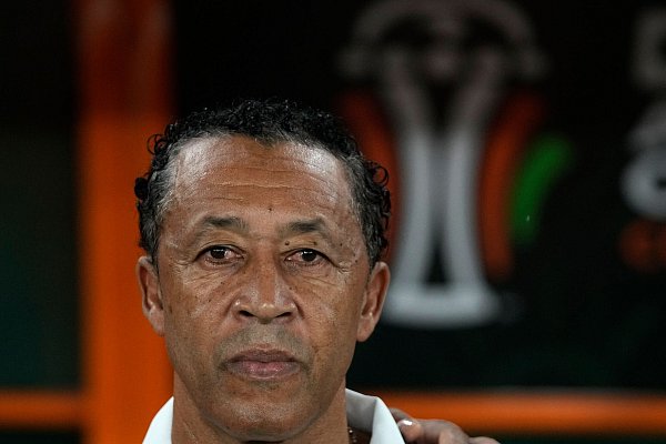 Nationaltrainer Bubista steht vor seinem größten Erfolg. (Archivbild) - © Themba Hadebe/AP
