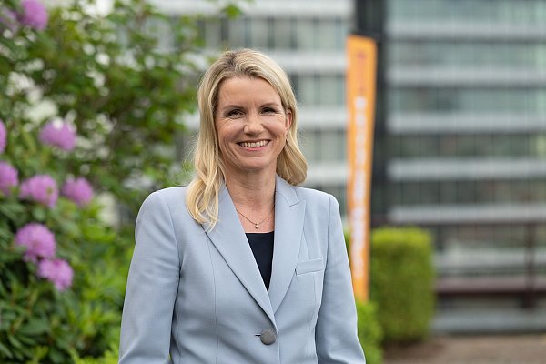 Die frühere Hornbach-Managerin Karin Dohm soll künftig das Finanzressort bei der Deutschen Bahn leiten. (Archivbild) - © Sebastian Christoph Gollnow/dpa