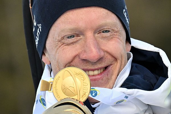 Johannes Thingnes Bö sammelt schon wieder Goldmedaillen. - © Martin Schutt/dpa