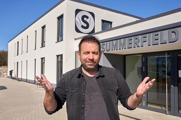 Ikke Hüftgold privat: Plattenfirma und Gartenbaucenter. (Archivbild) - © Thomas Frey/dpa