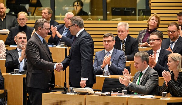 Hilfe von der Linken für die Ministerpräsidentenwahl in Thüringen. - © Martin Schutt/dpa