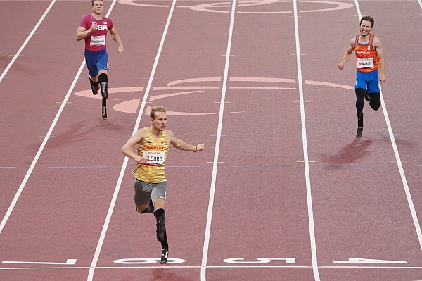 Johannes Floors (M) ist über die 400 Meter nicht zu schlagen. (Archivbild). - © Marcus Brandt/dpa