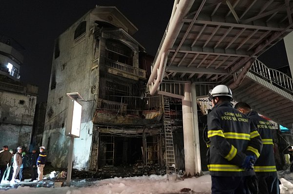 Die Flammen versperrten den Opfern den Weg nach draußen. - © Hau Dinh/AP/dpa