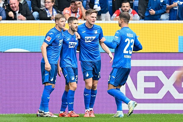 Traf gegen Bochum früh zum 1:0 für Hoffenheim: Andrej Kramaric (2.v.l.). - © Uwe Anspach/dpa