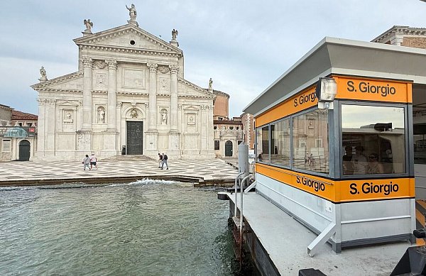 Auf der Insel San Giorgio soll die Trauung stattfinden. - © Christoph Sator/dpa