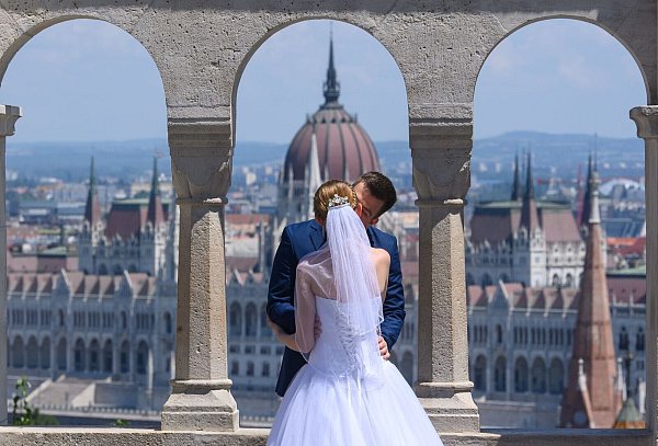 Ruhige Lieder erinnern eher an große romantische Momente im Leben. (Symbolbild) - © Robert Michael/dpa-Zentralbild/dpa