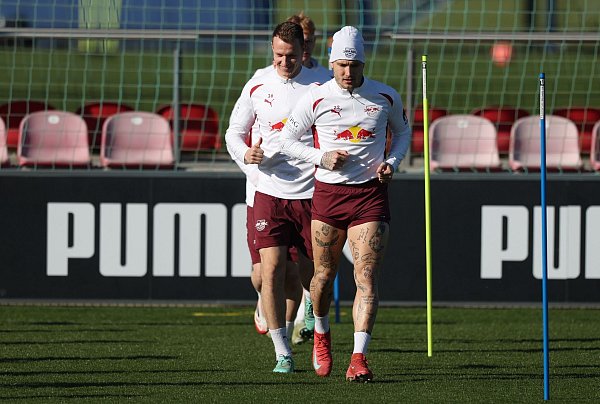 Nationalspieler David Raum spricht sich klar für Leipzig-Trainer Marco Rose aus. - © Jan Woitas/dpa