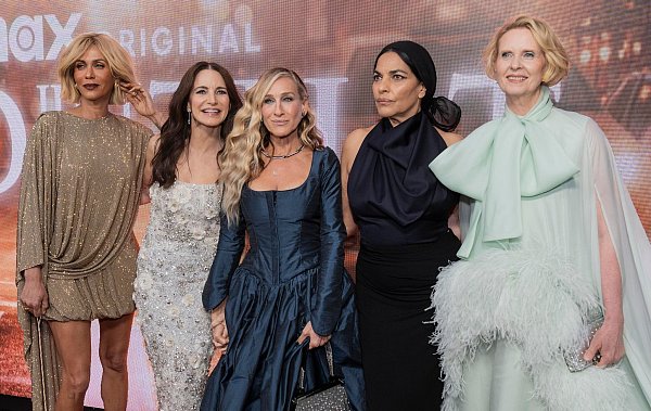 Nicole Ari Parker, Kristin Davis, Sarah Jessica Parker, Sarita Choudhury und Cynthia Nixon bei einer Feier zum Auftakt der dritten und nun auch letzten Staffel der Serie «And Just Like That...» im Mai 2025 in New York City. (Archivbild) - © Lev Radin/ZUMA Press Wire/dpa