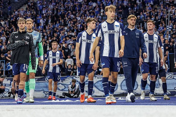 Ausgebuht und ausgepfiffen: Ende August steckte Hertha noch in der Krise. (Archivbild) - © Andreas Gora/dpa