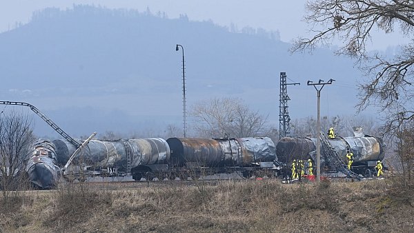 Die Polizei ermittelt inzwischen wegen des Verdachts der fahrlässigen Gefährdung. - © Peøina Ludìk/CTK/dpa