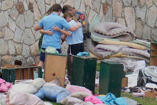 Mindestens 27 Kinder und Betreuer von «Camp Mystic» starben bei den Überschwemmungen. - © Ashley Landis/AP/dpa