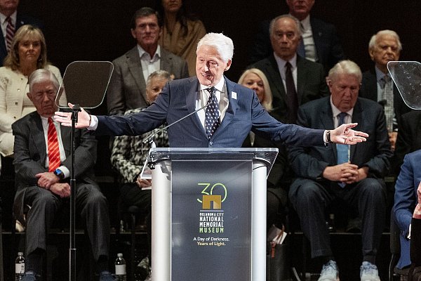Clinton für mehr Miteinander - © Alonzo Adams/FR159426 AP/AP/dpa