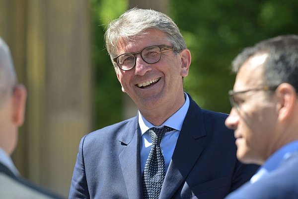 Kulturstaatsminister Wolfram Weimer verkündete bereits am Montag die Einigung im jahrelangen Streit. - © Michael Bahlo/dpa