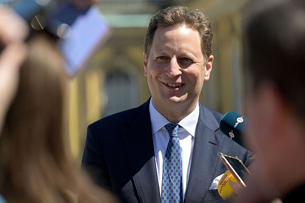Georg Friedrich Prinz von Preußen gab sich bei einem Pressetermin in Potsdam erleichtert. - © Michael Bahlo/dpa