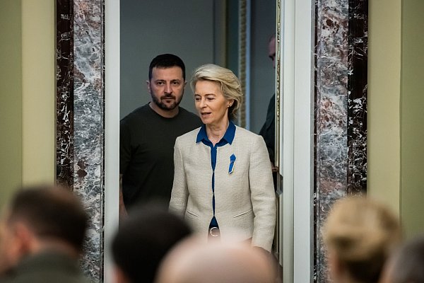 Der ukrainische Präsidenten Selensky dringt schon länger auf die Hilfen für sein Land. - © Christoph Soeder/dpa-ENR-Pool/dpa