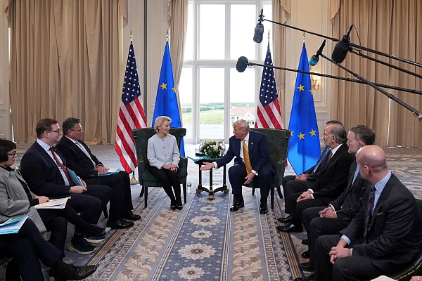Die EU und USA hatten monatelang verhandelt. - © Jacquelyn Martin/AP/dpa