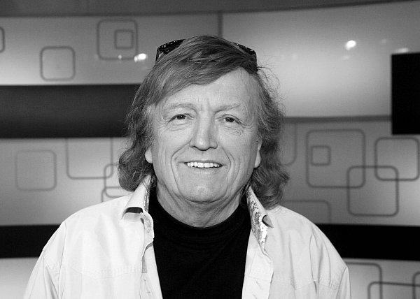 Hitproduzent Frank Farian mit 82 Jahren gestorben. (Archivbild) - © Karlheinz Schindler/dpa-Zentralbild/dpa