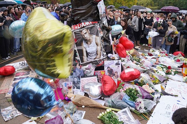 Viele Fans bekundeten nach dem Tod des 31-jährigen Sängers ihre Trauer. (Archivbild) - © Jonathan Brady/PA Wire/dpa