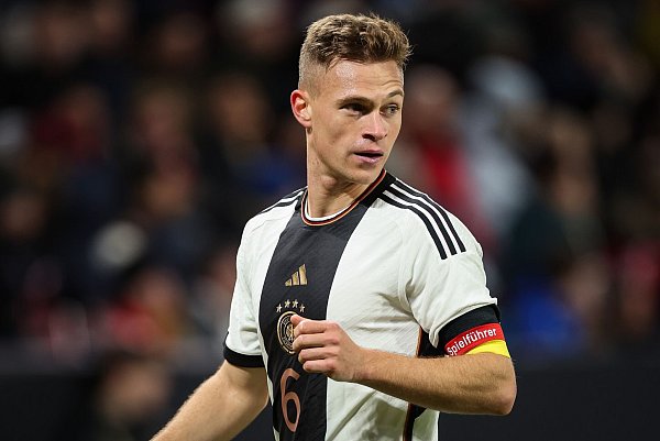 Joshua Kimmich führte die Nationalmannschaft schon mehrfach als Kapitän an. - © Christian Charisius/dpa