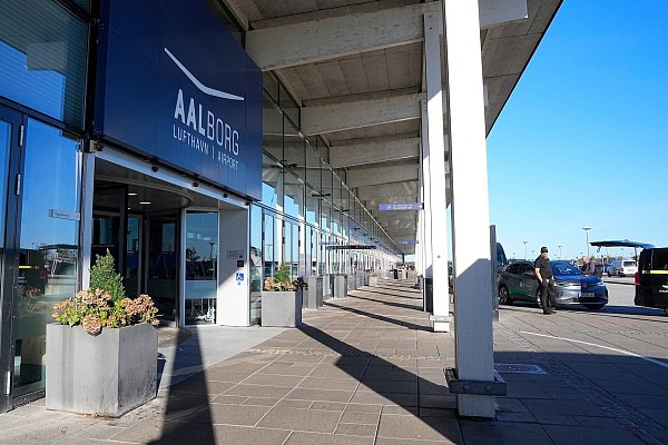 Der Flughafen von Aalborg musste vorübergehend für Starts und Landungen gesperrt werden. - © Bo Amstrup/Ritzau Scanpix Foto/AP/dpa