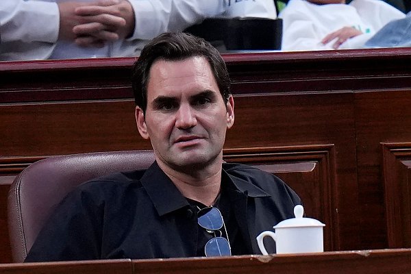 Verfolgte gebannt das Tennis-Finale von Shanghai: Roger Federer - © Andy Wong/AP/dpa