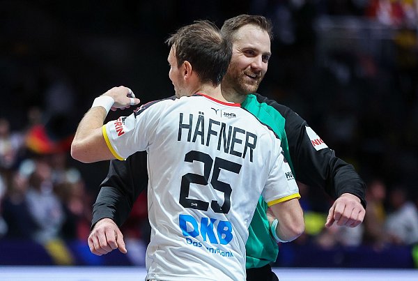 Kai Häfner und Andreas Wolff feierten schon viele gemeinsame Erfolge. - © Jan Woitas/dpa