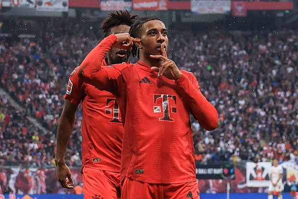 Michael Olise traf für die Bayern zum Ausgleich. - © Jan Woitas/dpa