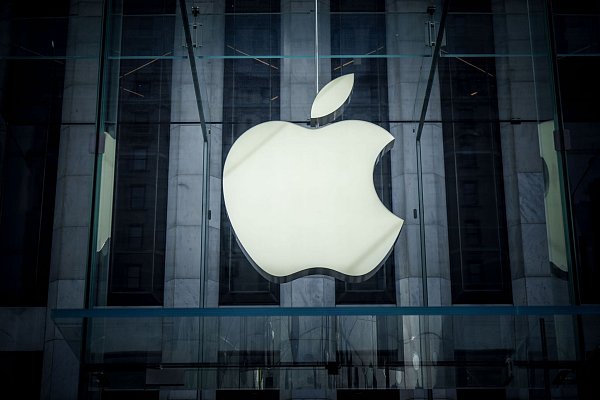 Gericht stoppt Apple-Werbung zu Smartwatches (Archivbild). - © Michael Kappeler/dpa