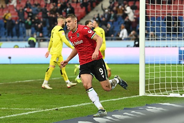 Hannovers Nicolo Tresoldi traf zum 2:2-Ausgleich. - © Swen Pförtner/dpa