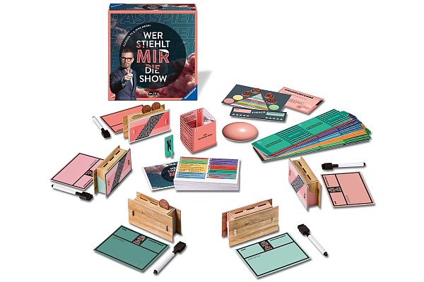 Minimum 3 und maximal 5 Spielende ab 10 Jahren treten bei «Wer stiehlt mir die Show?» an. In bis zu eineinhalb Stunden pro Spielrunde muss man etwa Wissensfragen beantworten, Antwortsätze rückwärts formulieren oder Songs gurgeln. - © Ravensburger/dpa-tmn