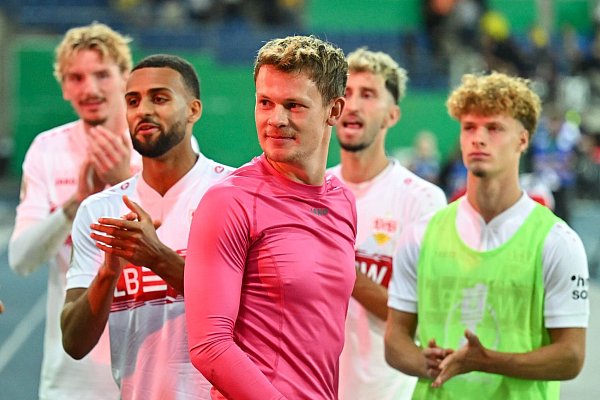 Stuttgarts Torwart Alexander Nübel nach dem Spiel. - © Swen Pförtner/dpa