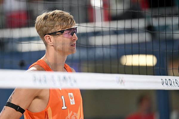 Sein Olympiastart war heftig umstritten: Beachvolleyballer van de Velde - © Marijan Murat/dpa